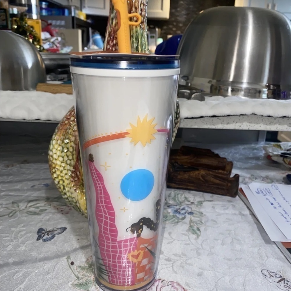 Starbucks Fall 2023 Murual Print Heart Straw‎ Top Tumbler